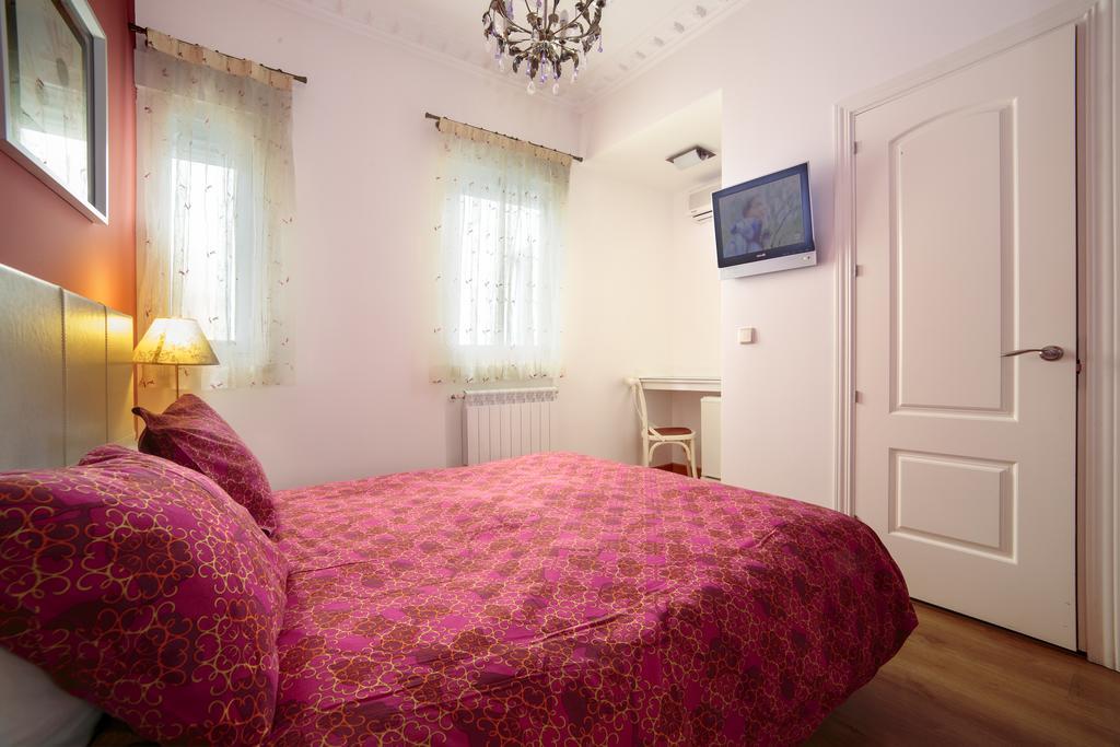 Hostal Adria Santa Ana Madrid Extérieur photo