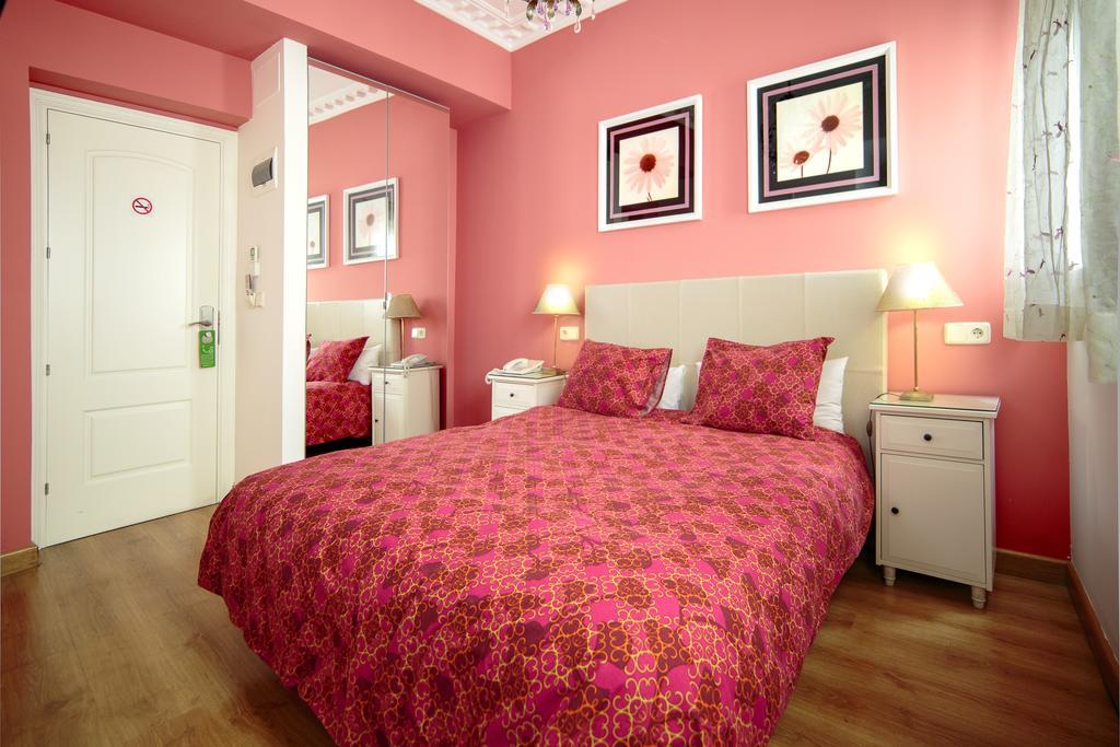 Hostal Adria Santa Ana Madrid Extérieur photo