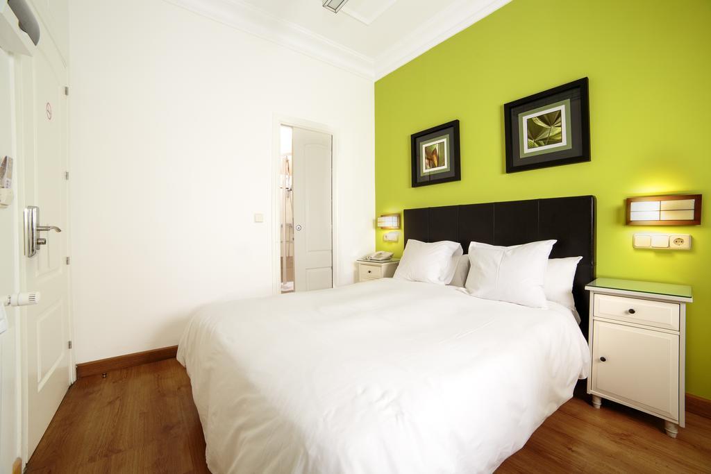 Hostal Adria Santa Ana Madrid Extérieur photo