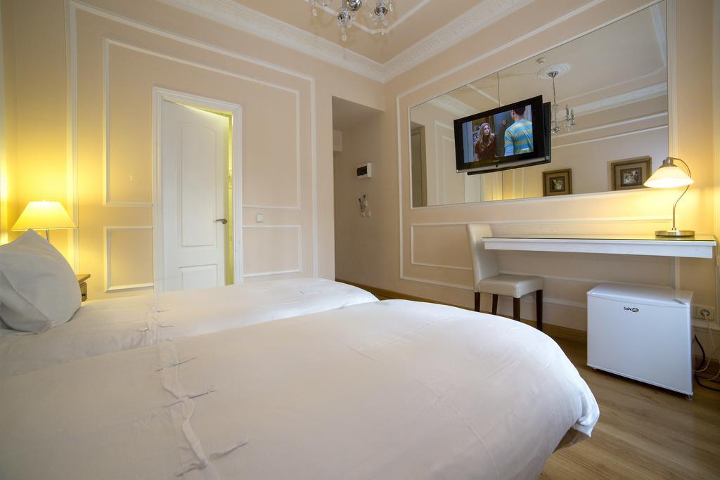 Hostal Adria Santa Ana Madrid Extérieur photo