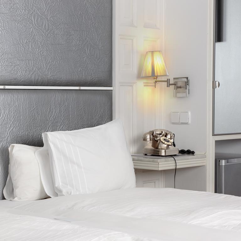 Hostal Adria Santa Ana Madrid Extérieur photo