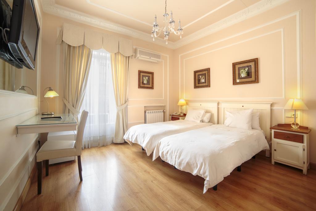 Hostal Adria Santa Ana Madrid Extérieur photo