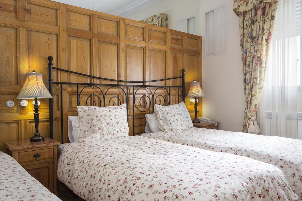 Hostal Adria Santa Ana Madrid Extérieur photo